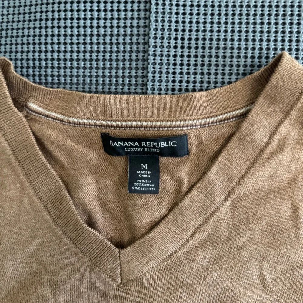 Banana Republic Luxury Blend Silk Cotton Cashmere V-Neck Sweater Camel Brown M